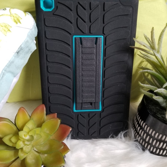 NWOT.. KINDLE FIRE 8 TABLET COVER WITH STAND - Picture 2 of 11